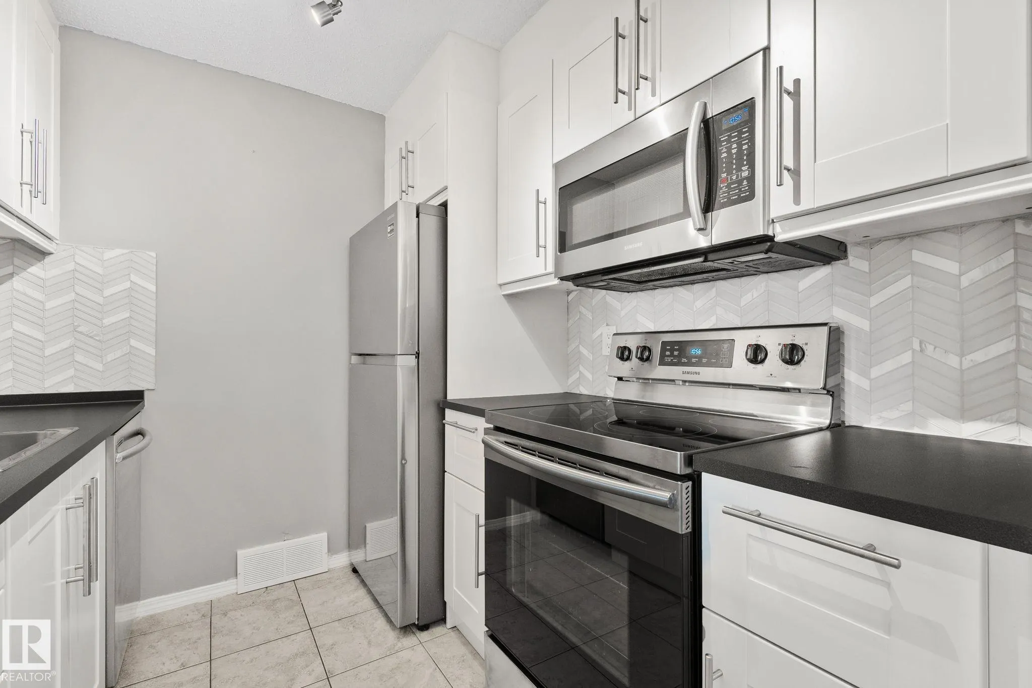 2508 50 Street