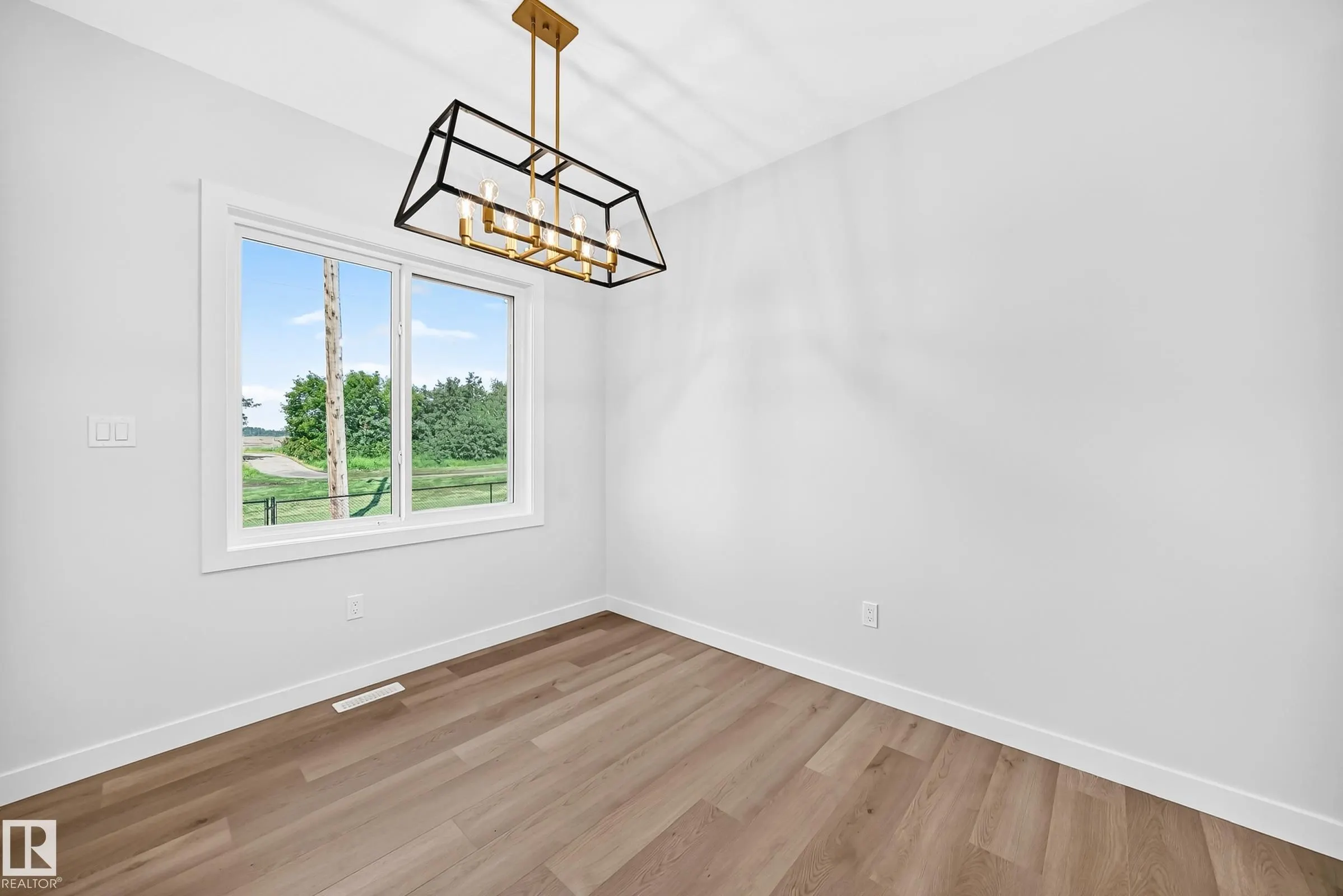 104 Waverly Way