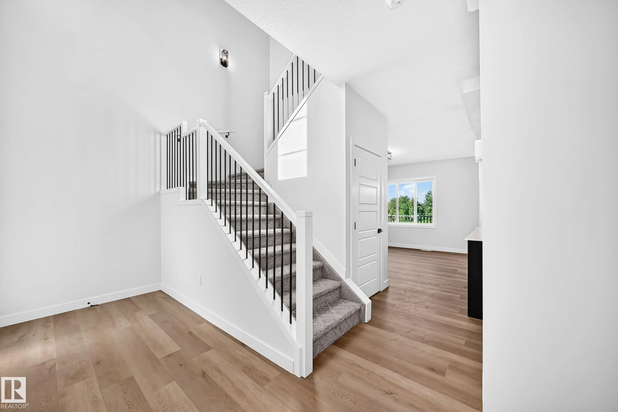 104 Waverly Way