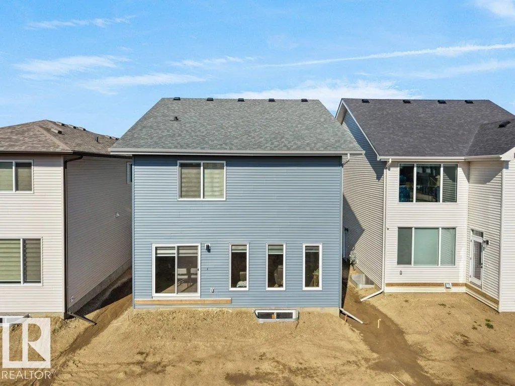 1077 CRISTALL Crescent
