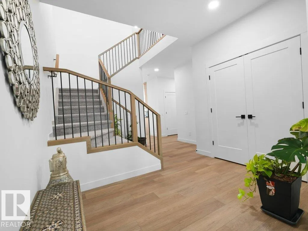 1077 CRISTALL Crescent