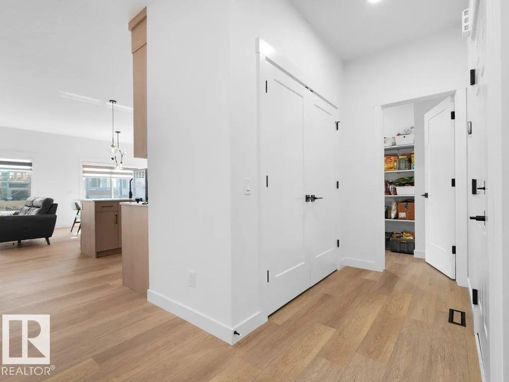 1077 CRISTALL Crescent