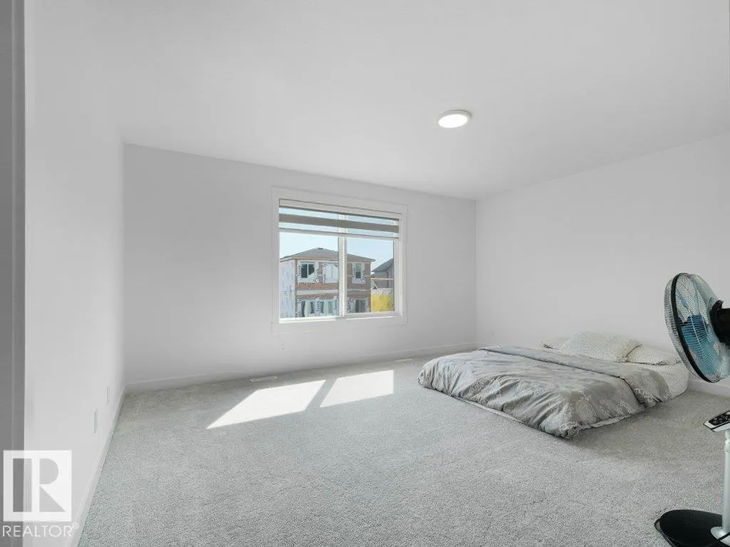 1077 CRISTALL Crescent