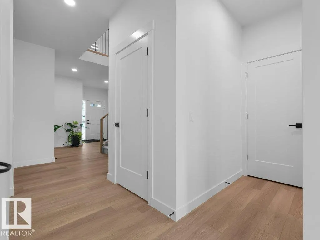 1077 CRISTALL Crescent