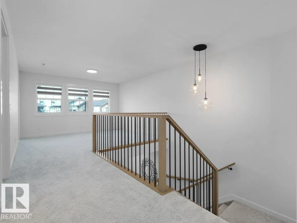 1077 CRISTALL Crescent