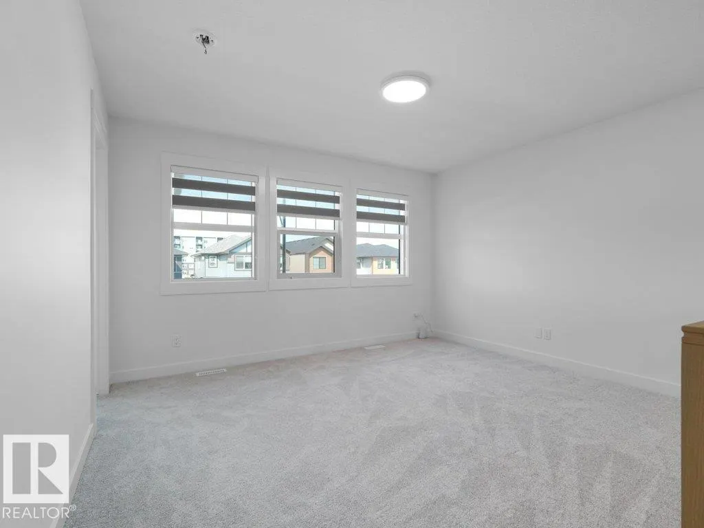 1077 CRISTALL Crescent