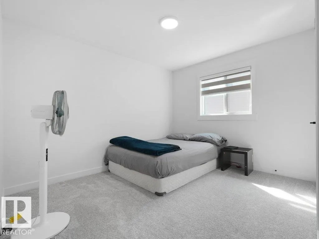1077 CRISTALL Crescent