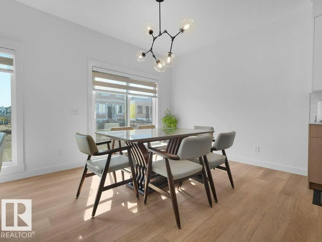 1077 CRISTALL Crescent
