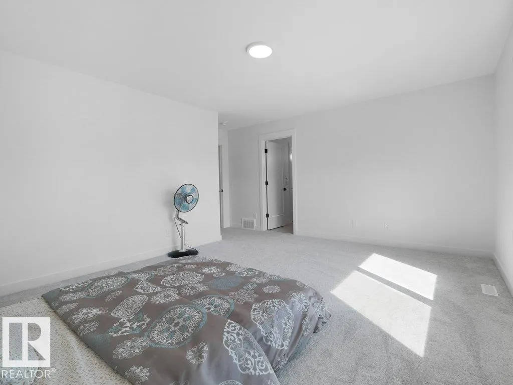 1077 CRISTALL Crescent