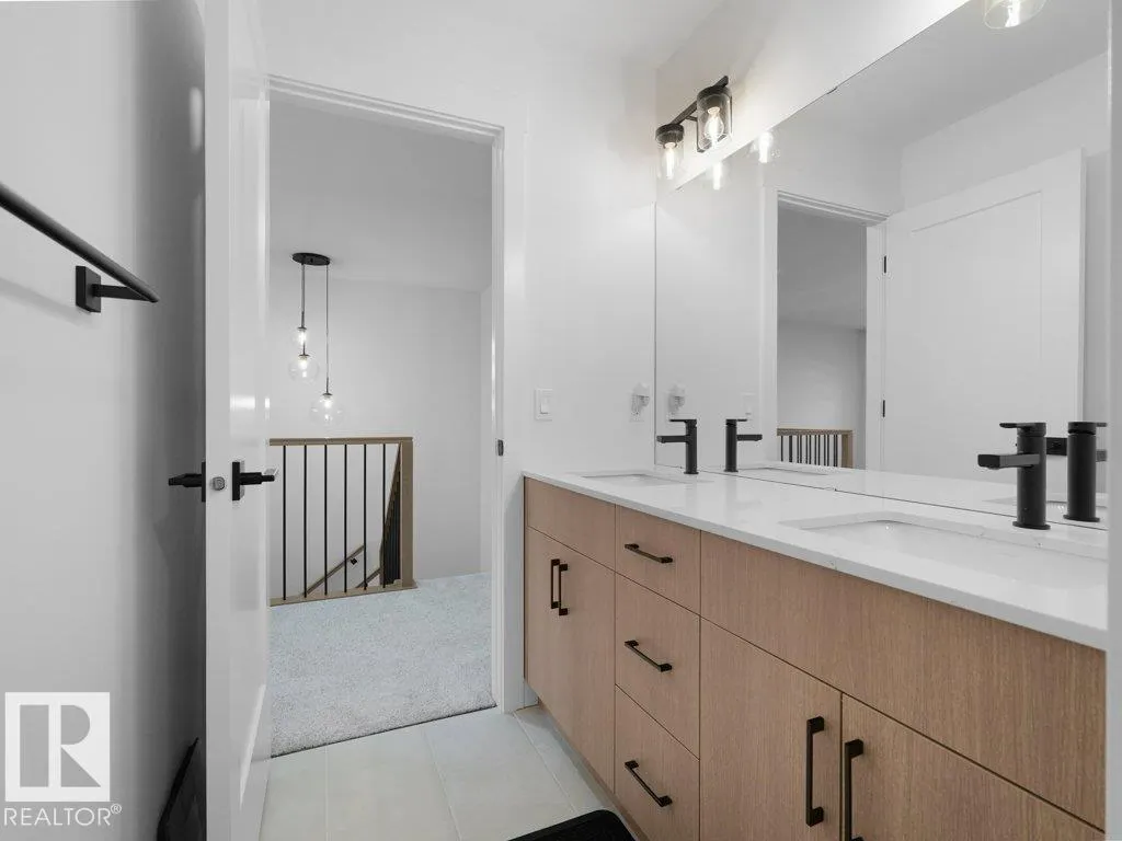 1077 CRISTALL Crescent