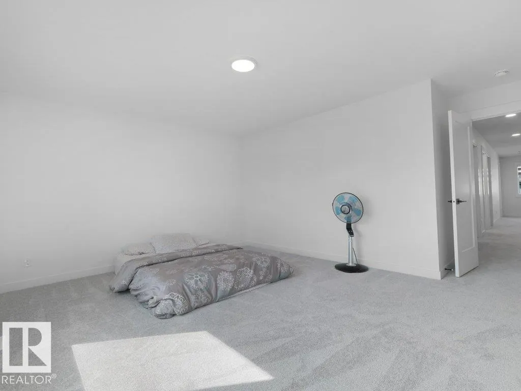 1077 CRISTALL Crescent