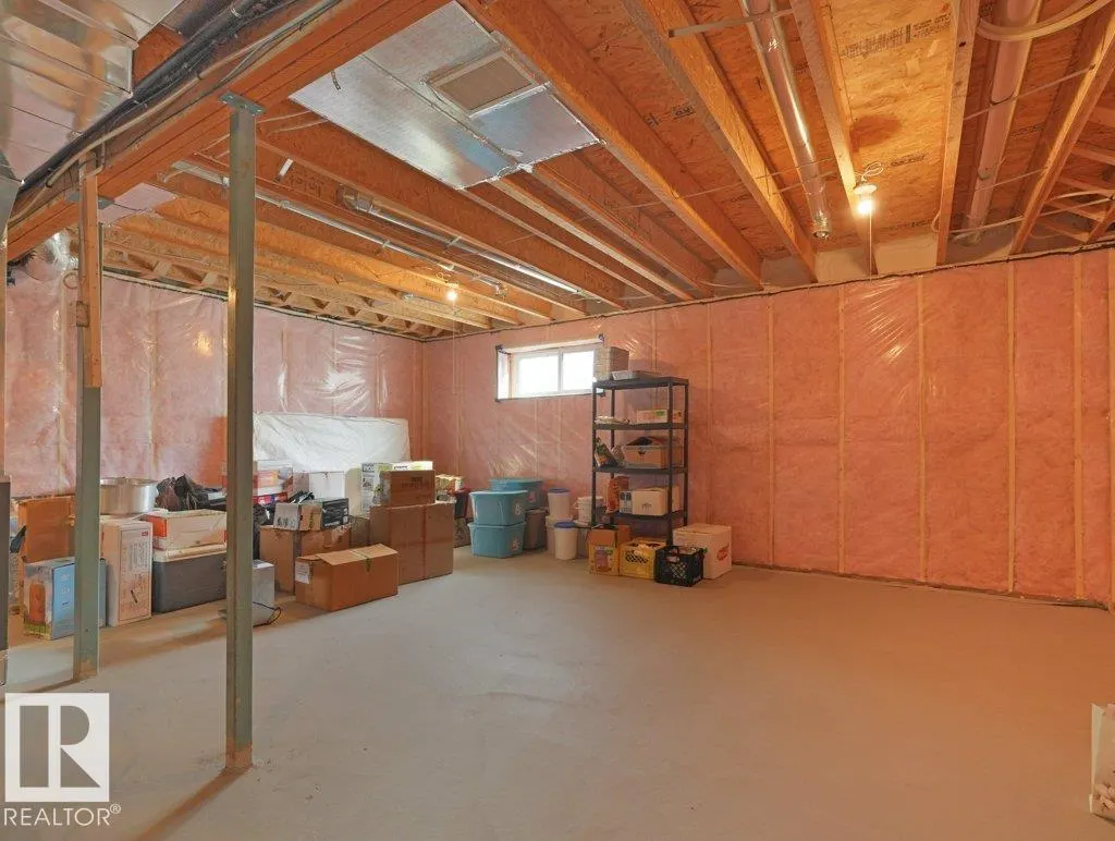 1077 CRISTALL Crescent