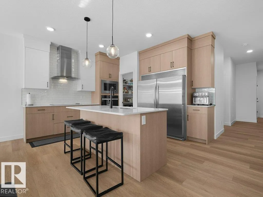 1077 CRISTALL Crescent