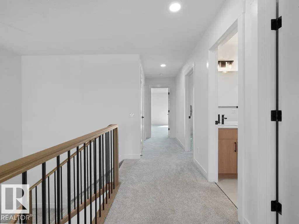 1077 CRISTALL Crescent