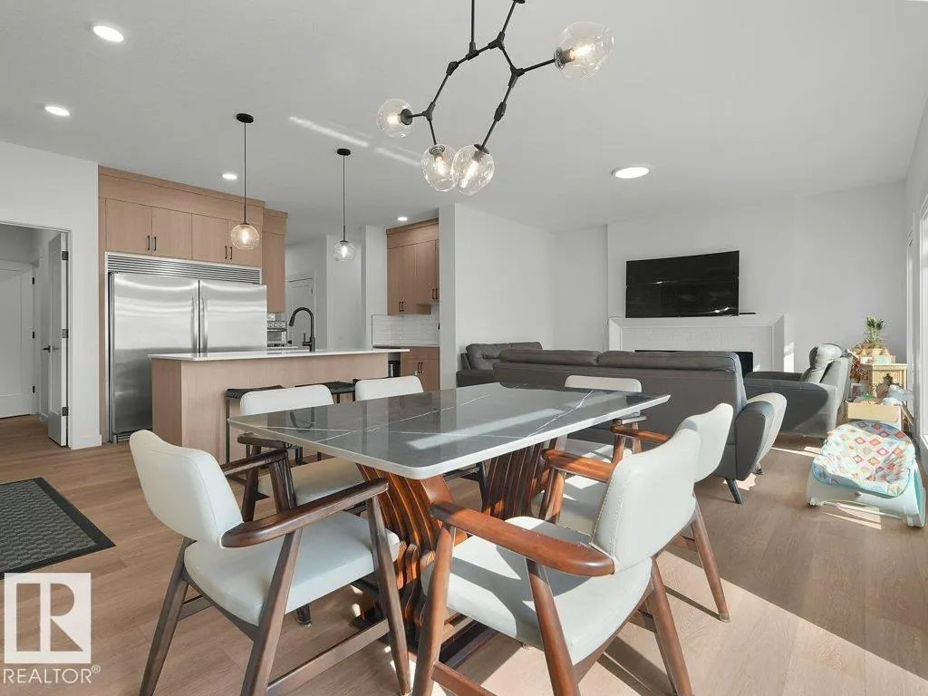 1077 CRISTALL Crescent