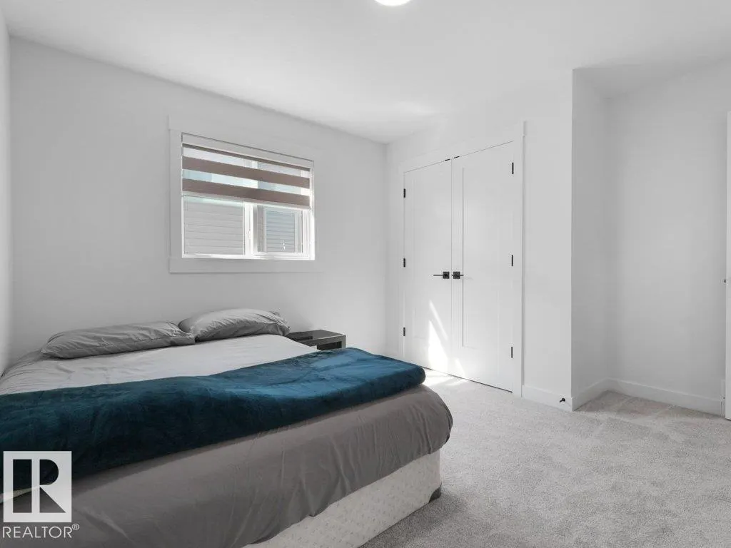 1077 CRISTALL Crescent