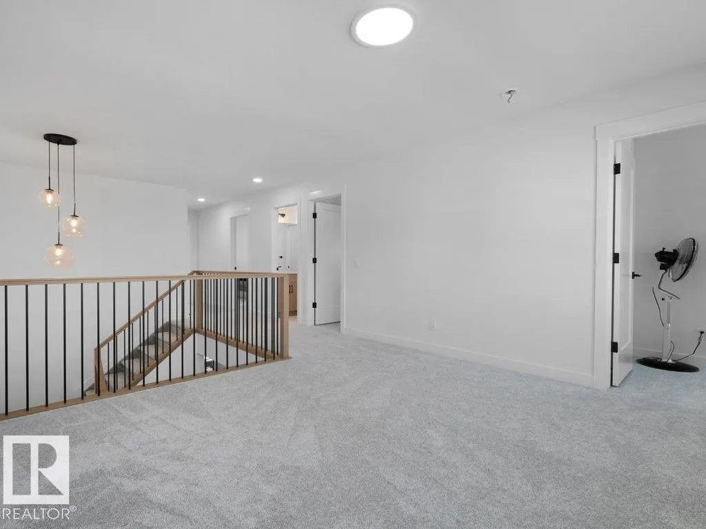 1077 CRISTALL Crescent