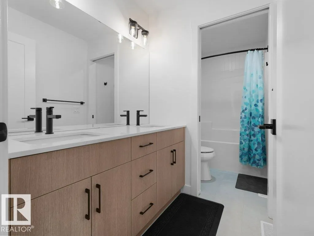 1077 CRISTALL Crescent