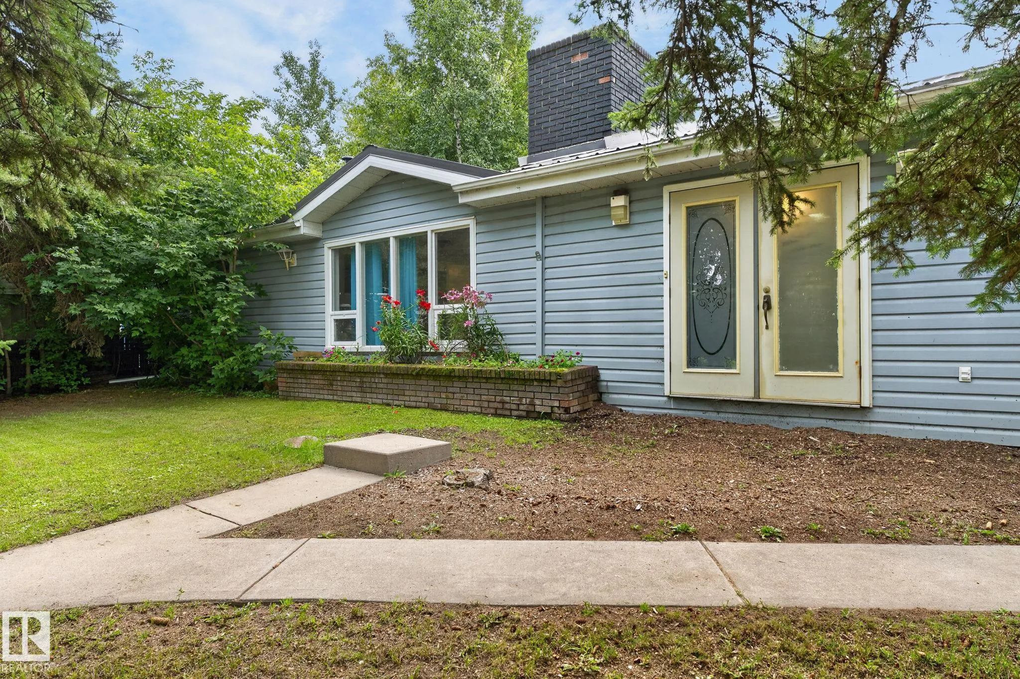 351 Smith Crescent
