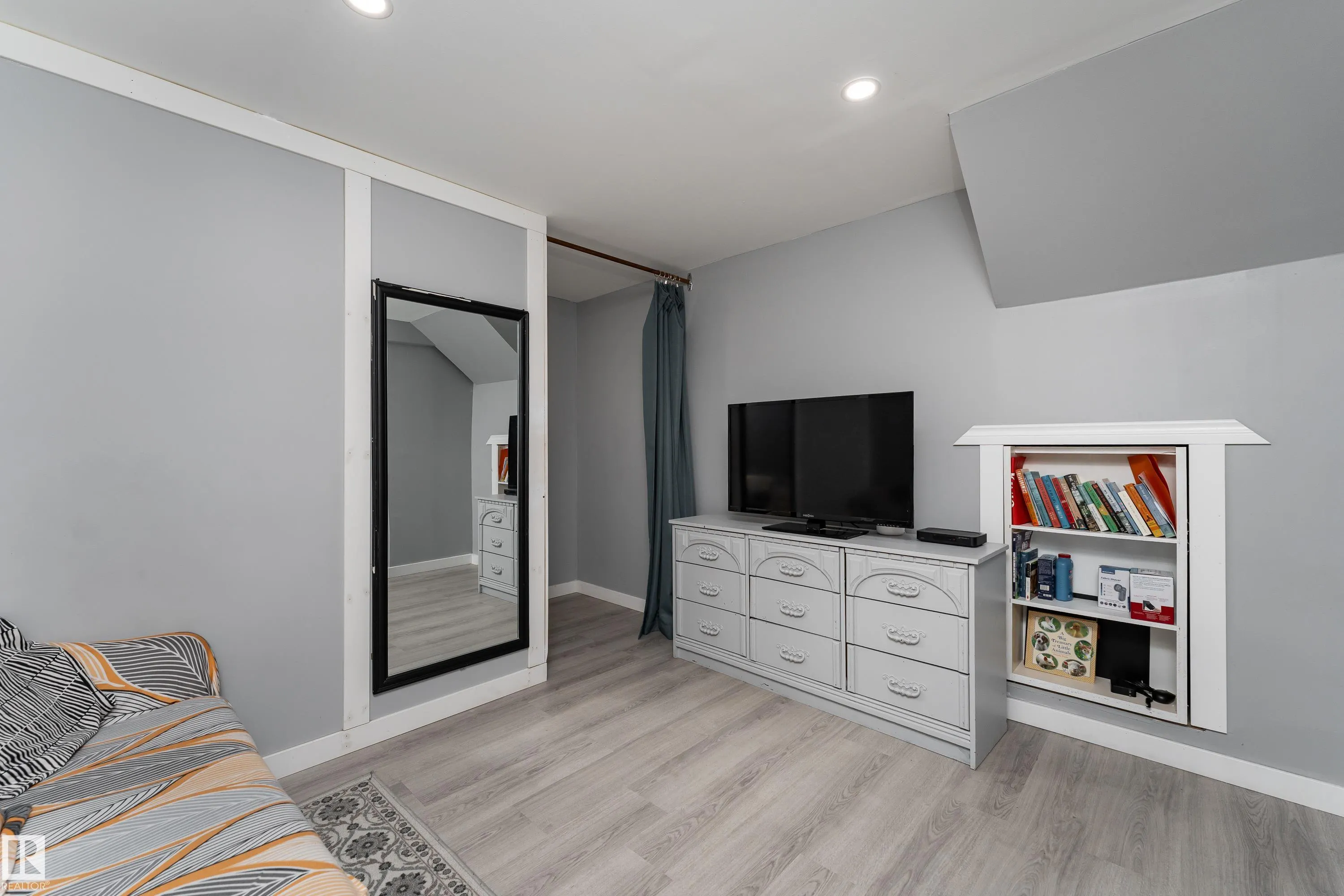 9012 MEADOWLARK Road
