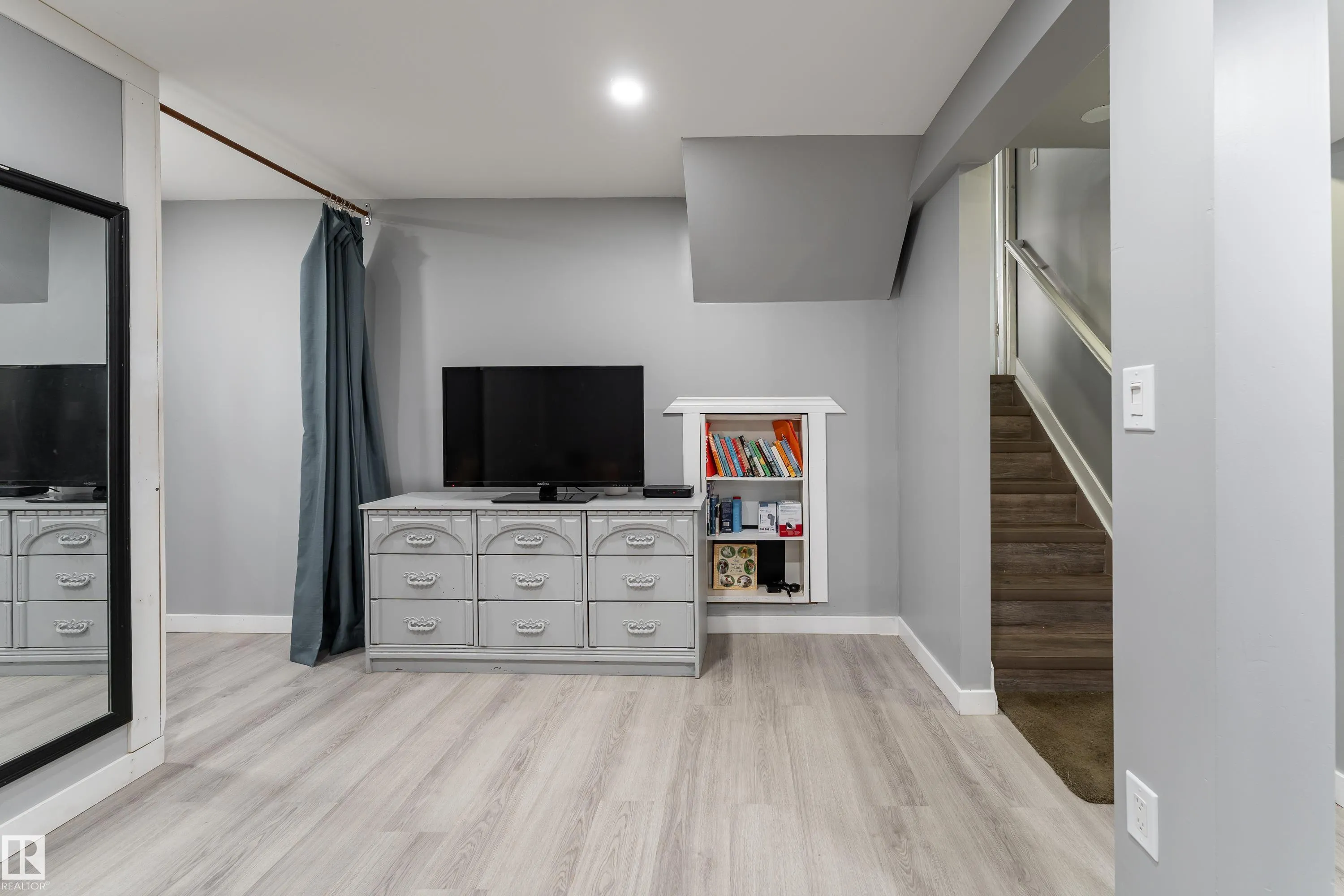 9012 MEADOWLARK Road