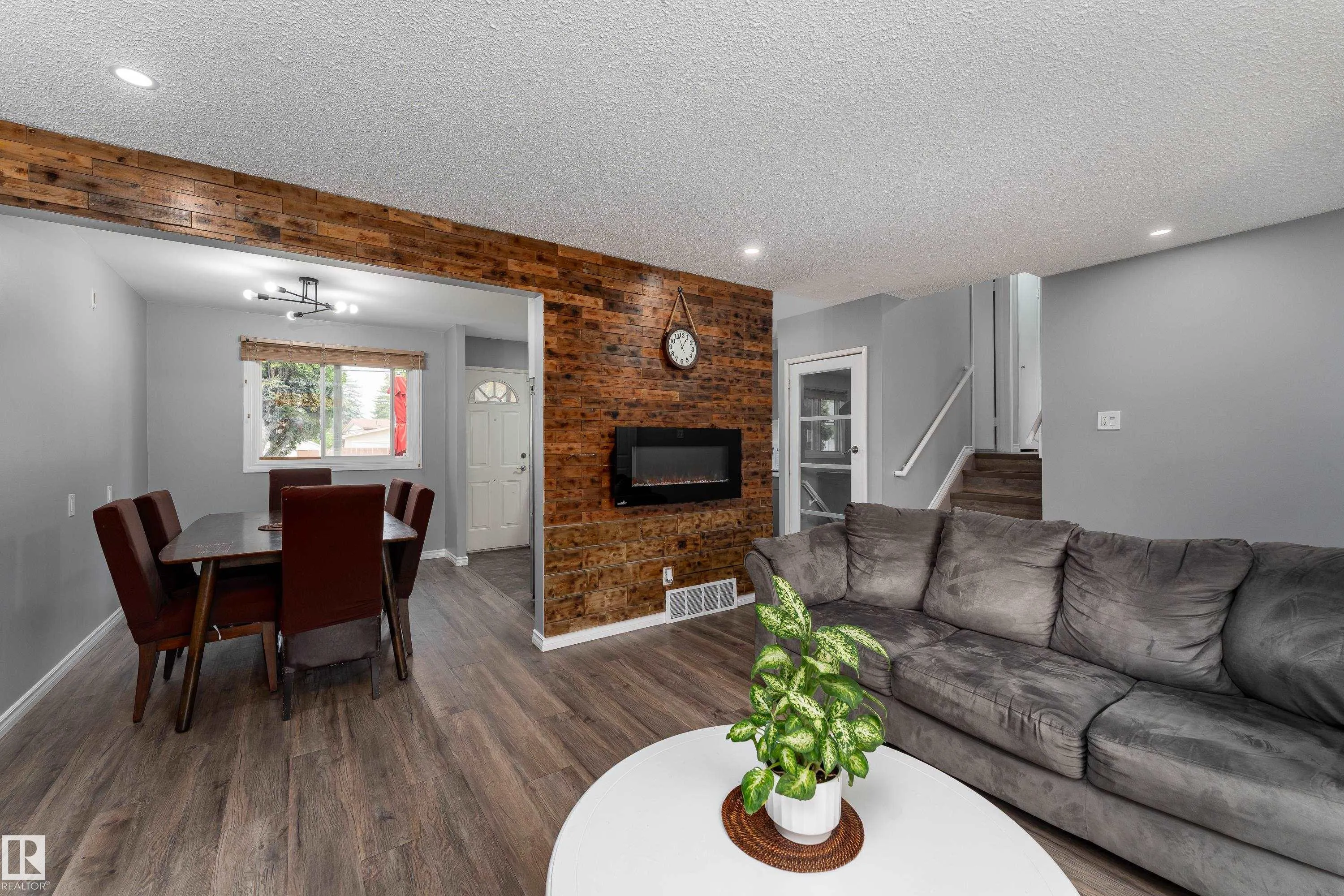 9012 MEADOWLARK Road