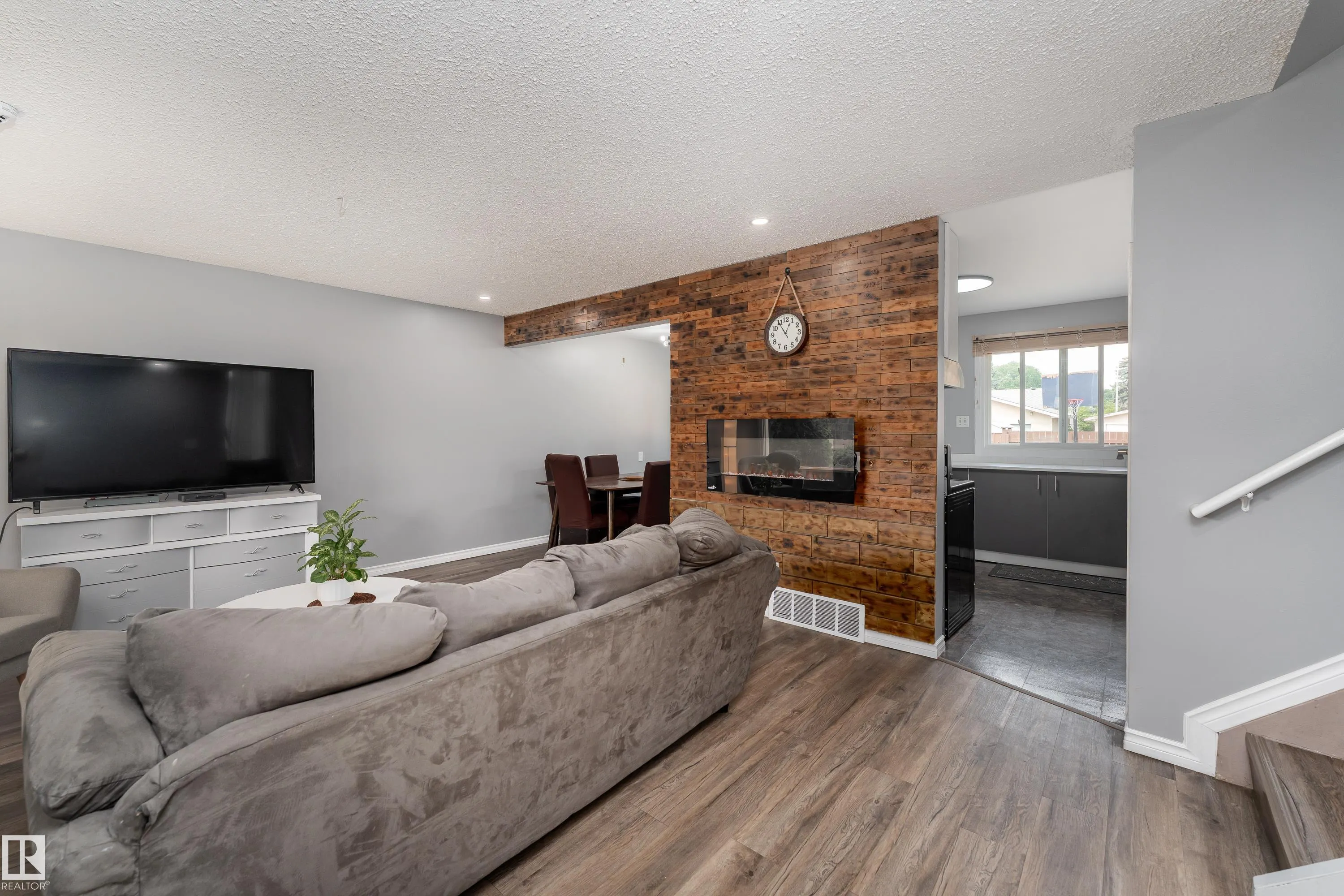 9012 MEADOWLARK Road