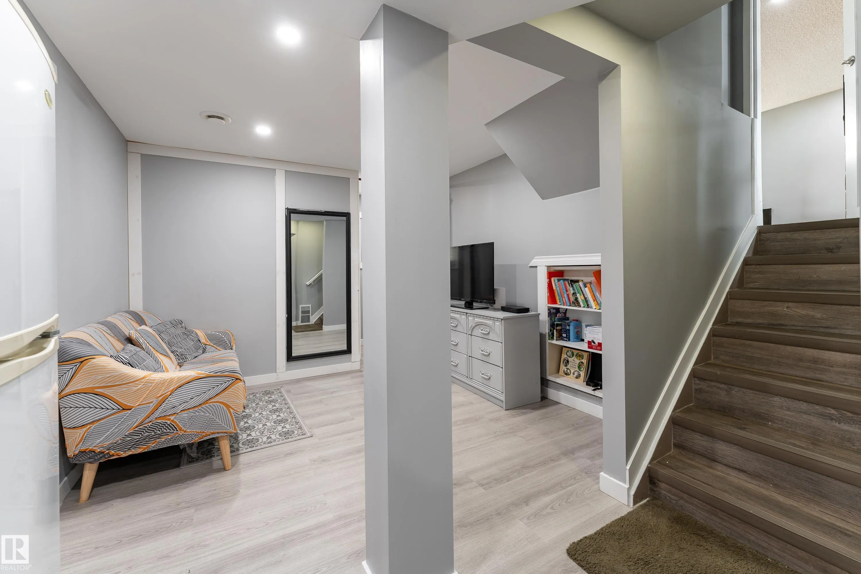 9012 MEADOWLARK Road