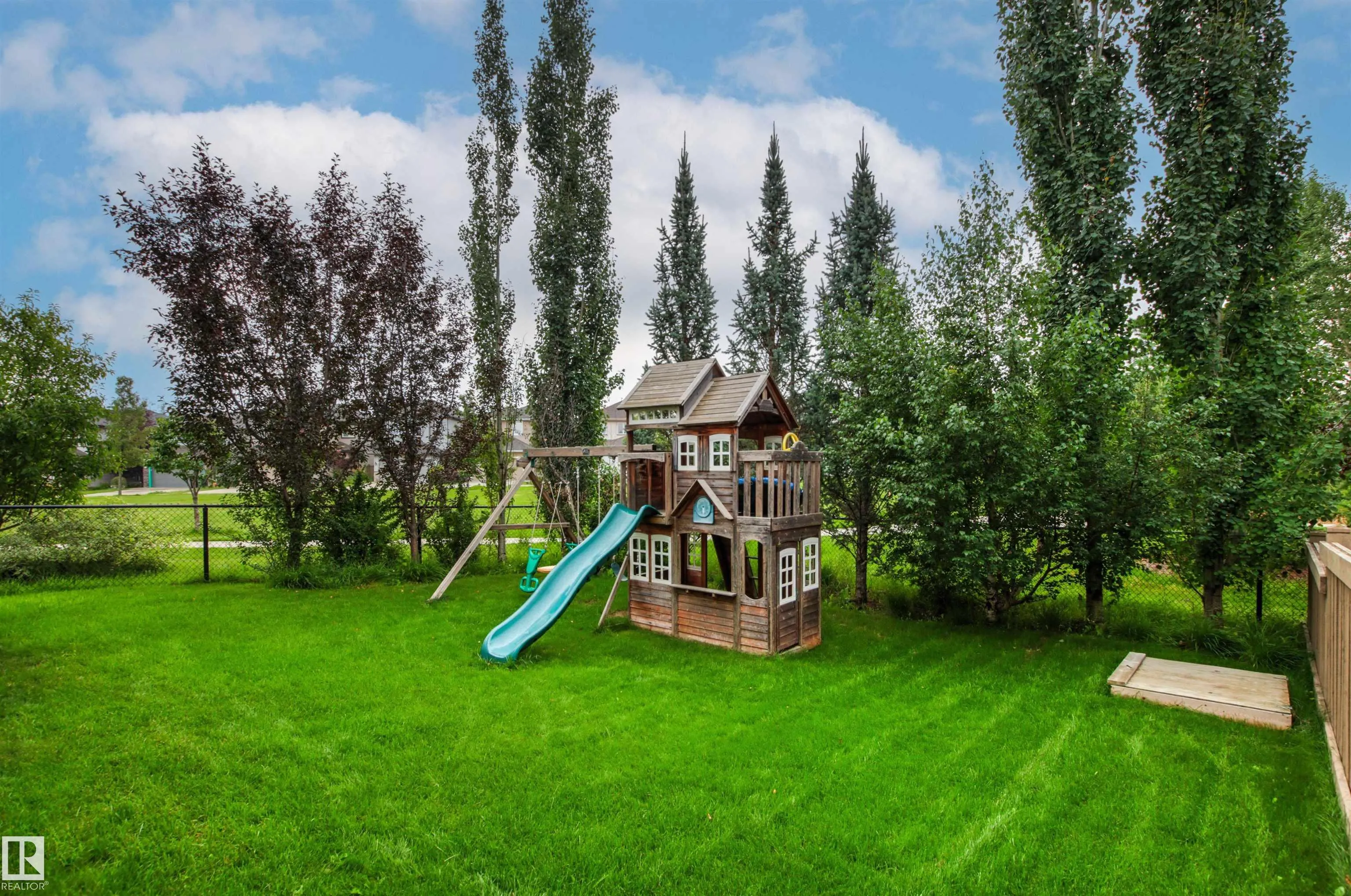 1133 HAYS Drive