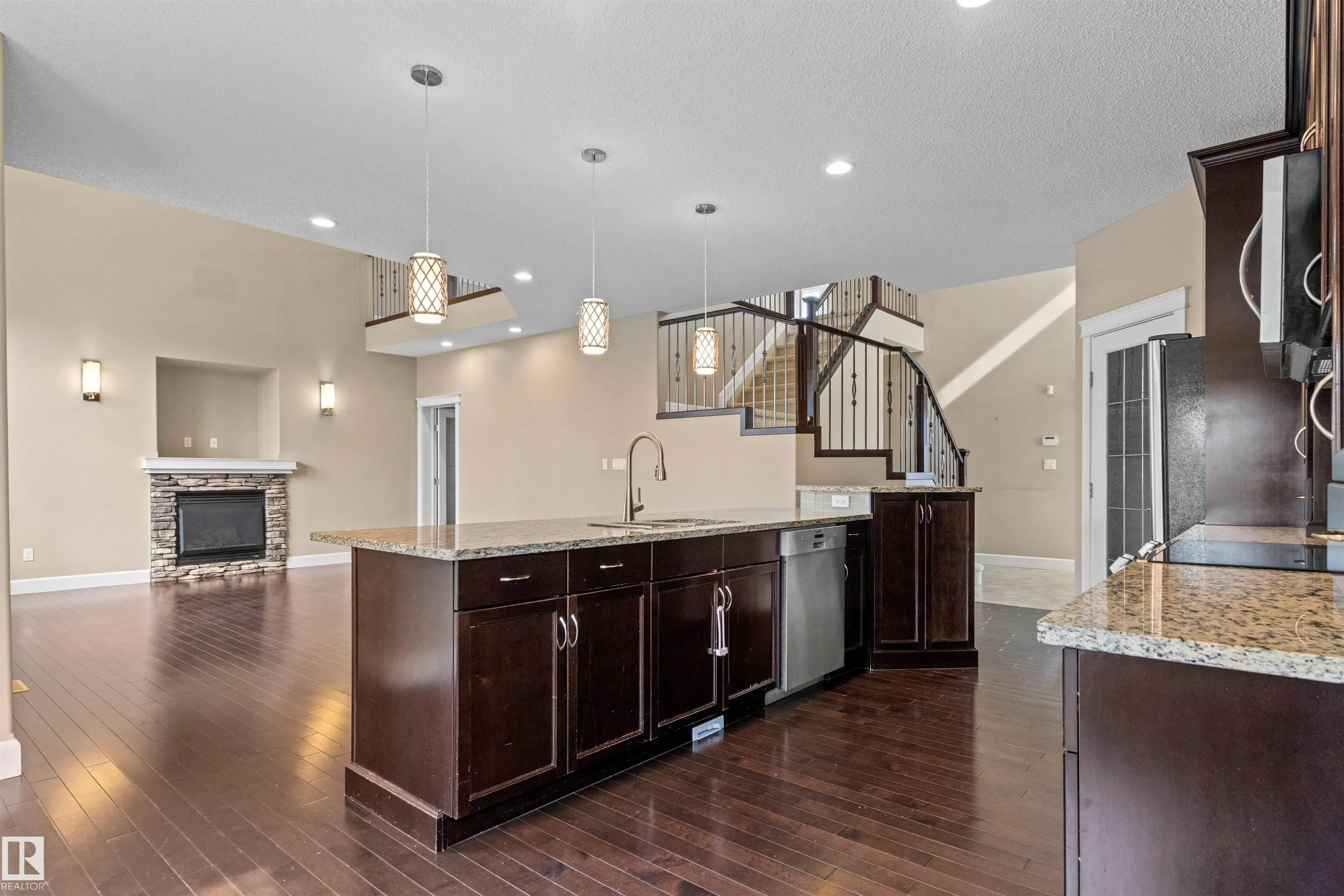 1133 HAYS Drive