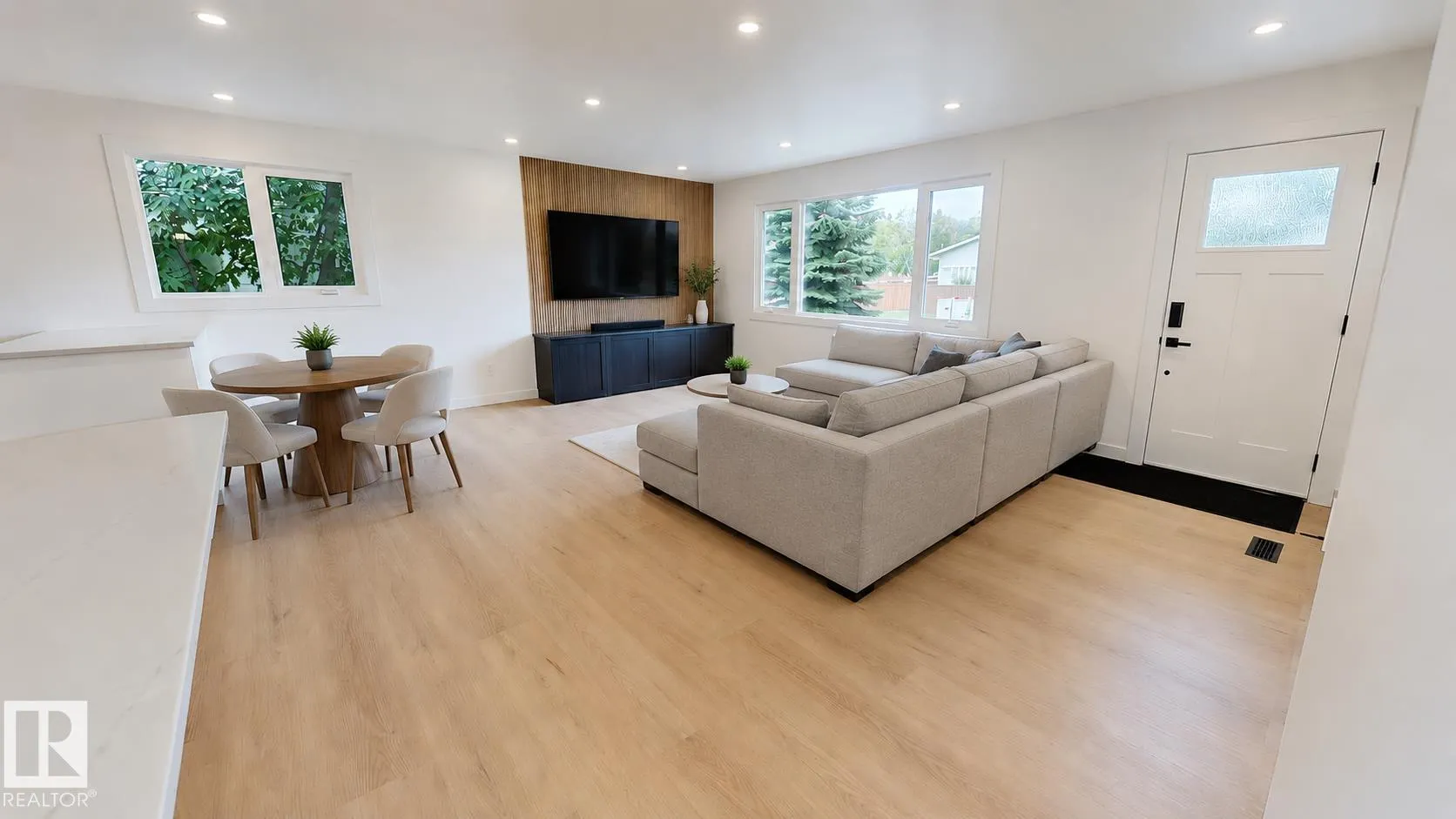 67 Menlo Crescent
