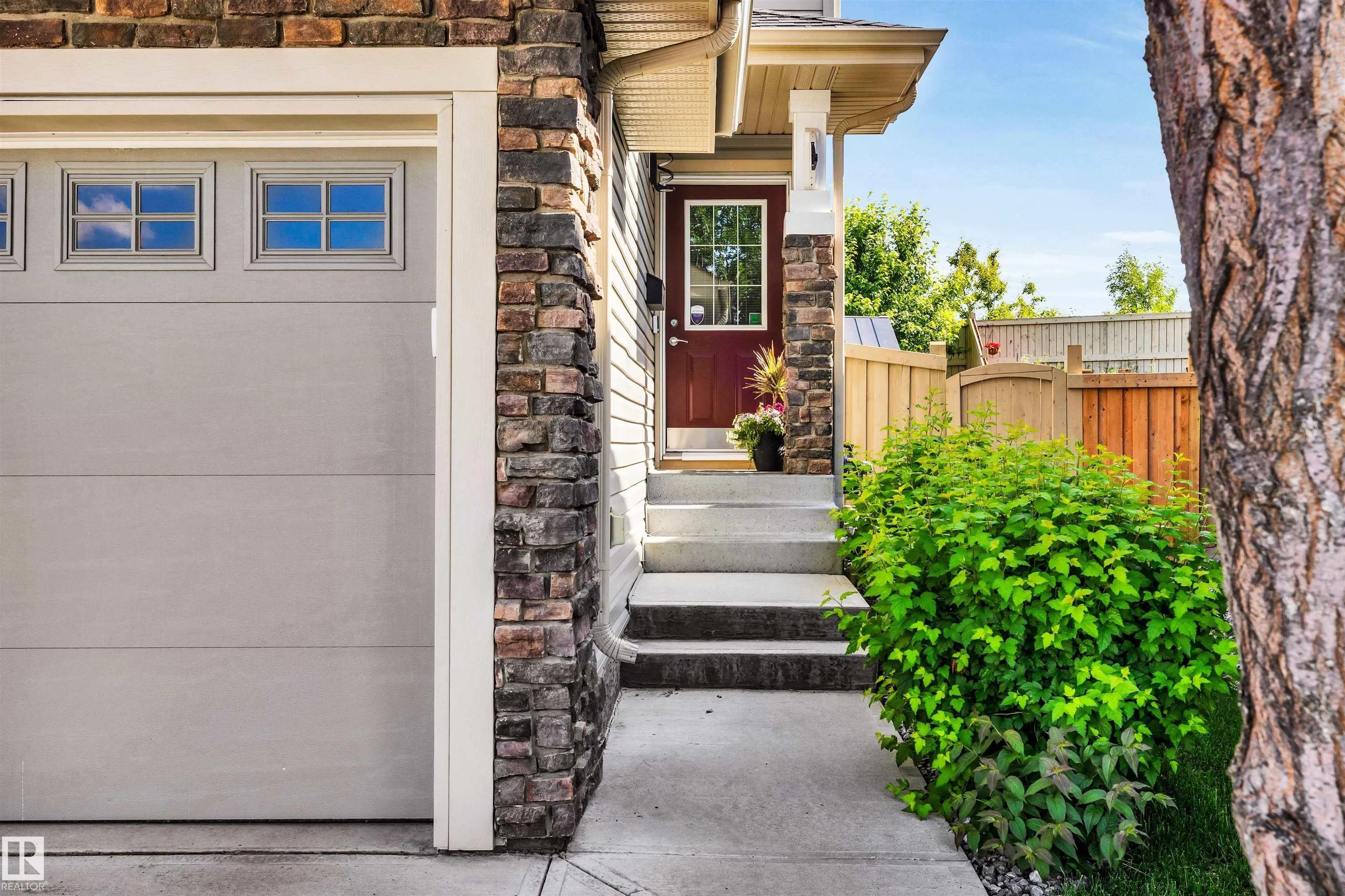 5033 ANDISON Close