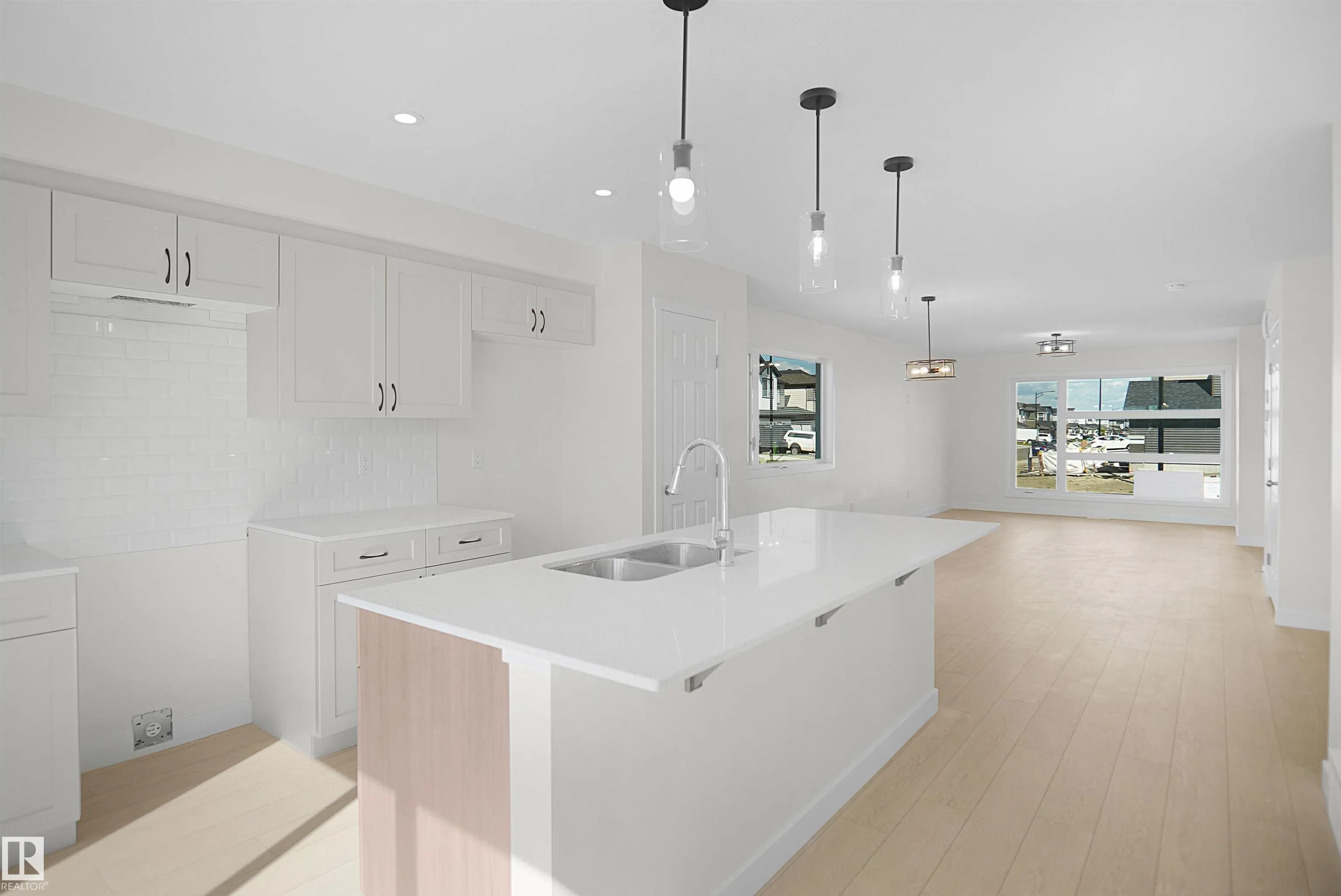1004 14 Avenue