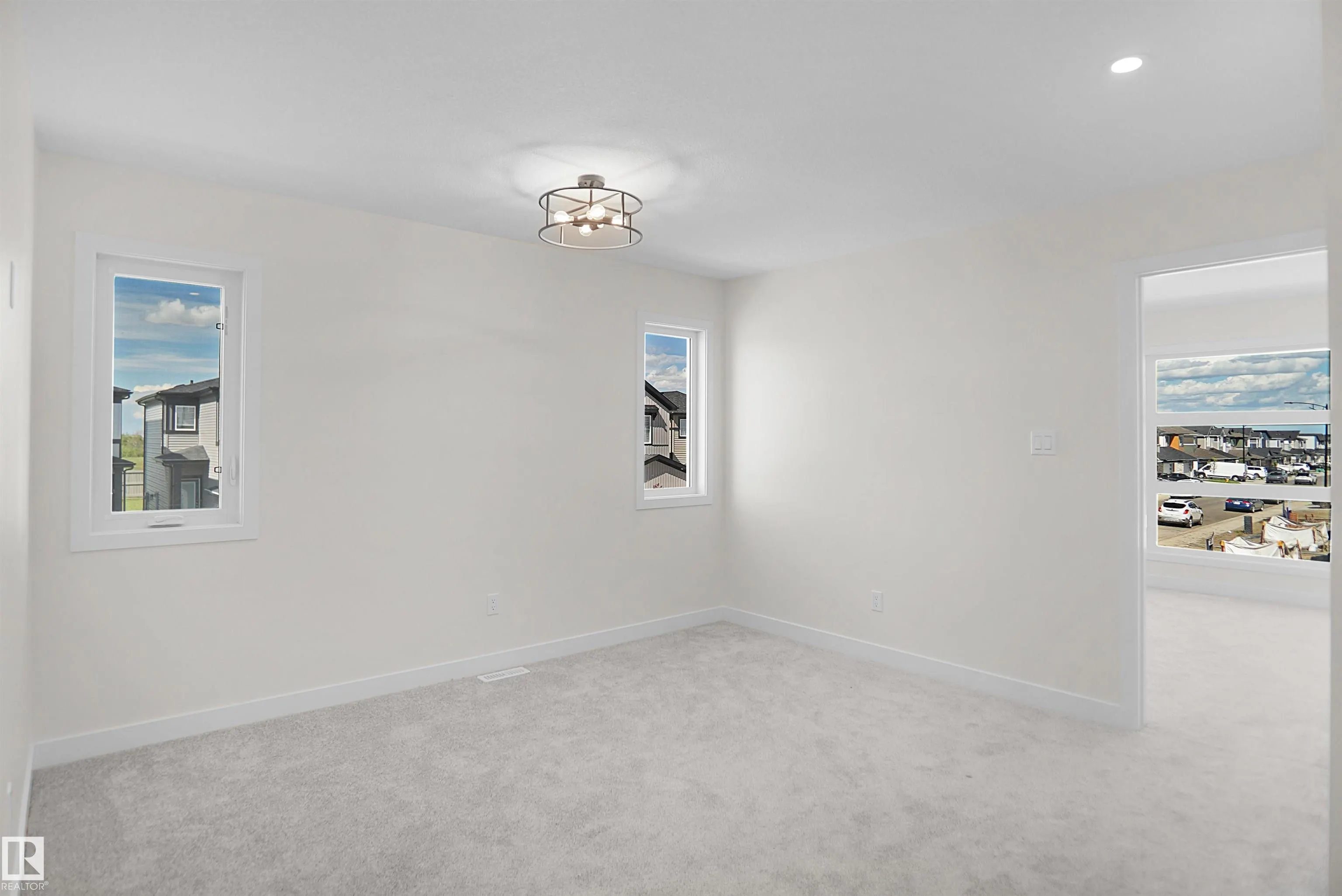 1004 14 Avenue