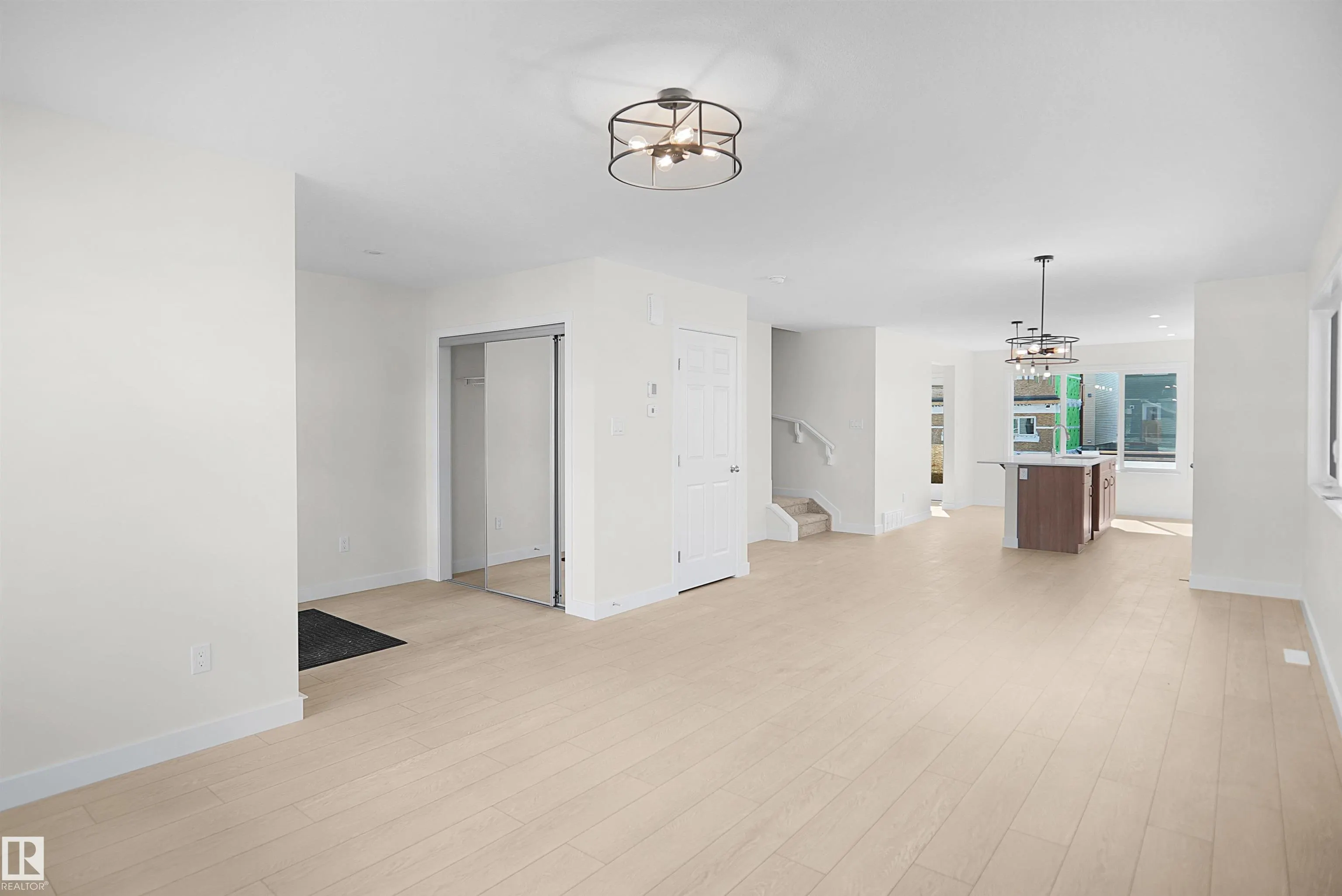 1004 14 Avenue