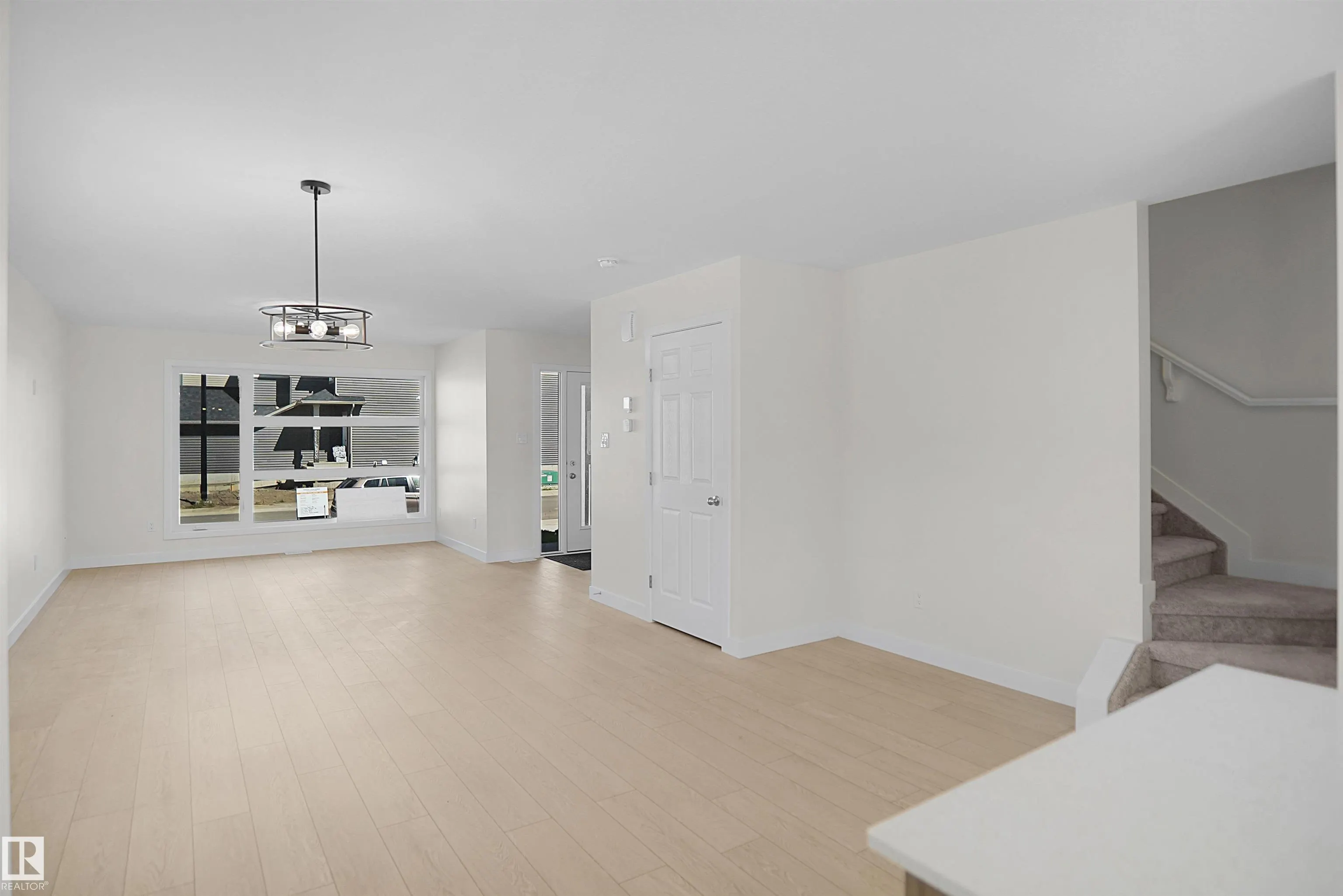 1004 14 Avenue