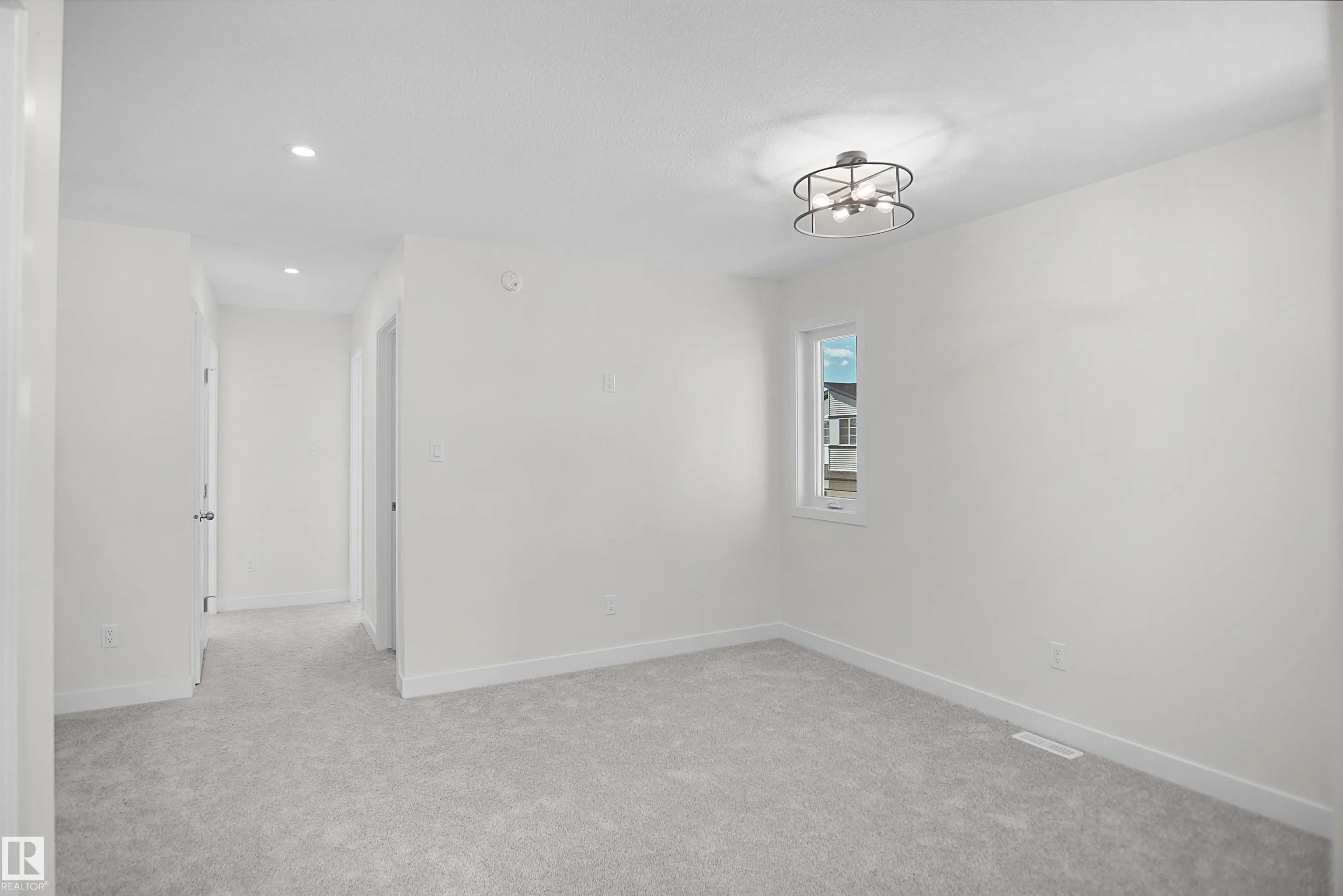 1004 14 Avenue
