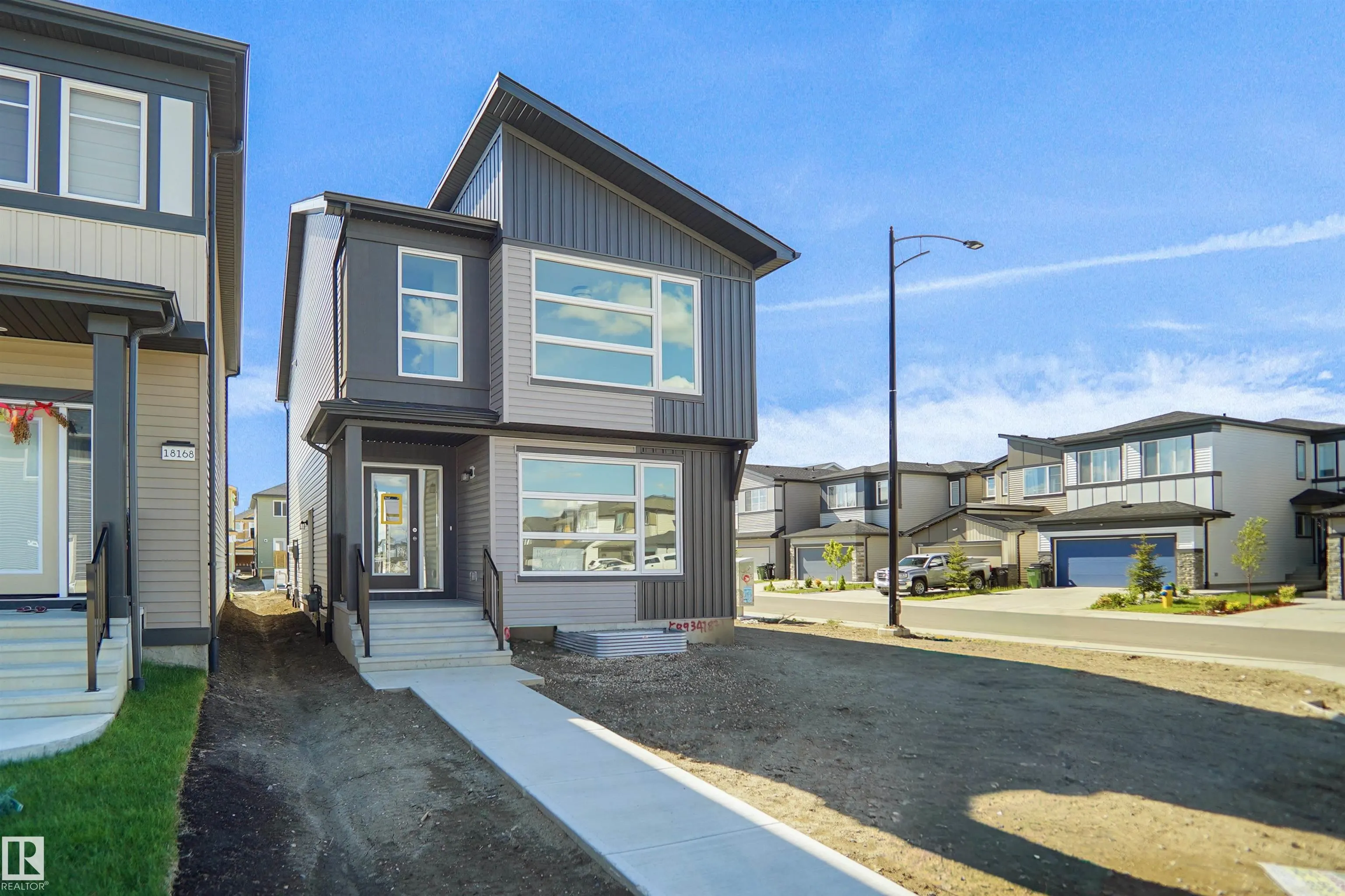 1004 14 Avenue