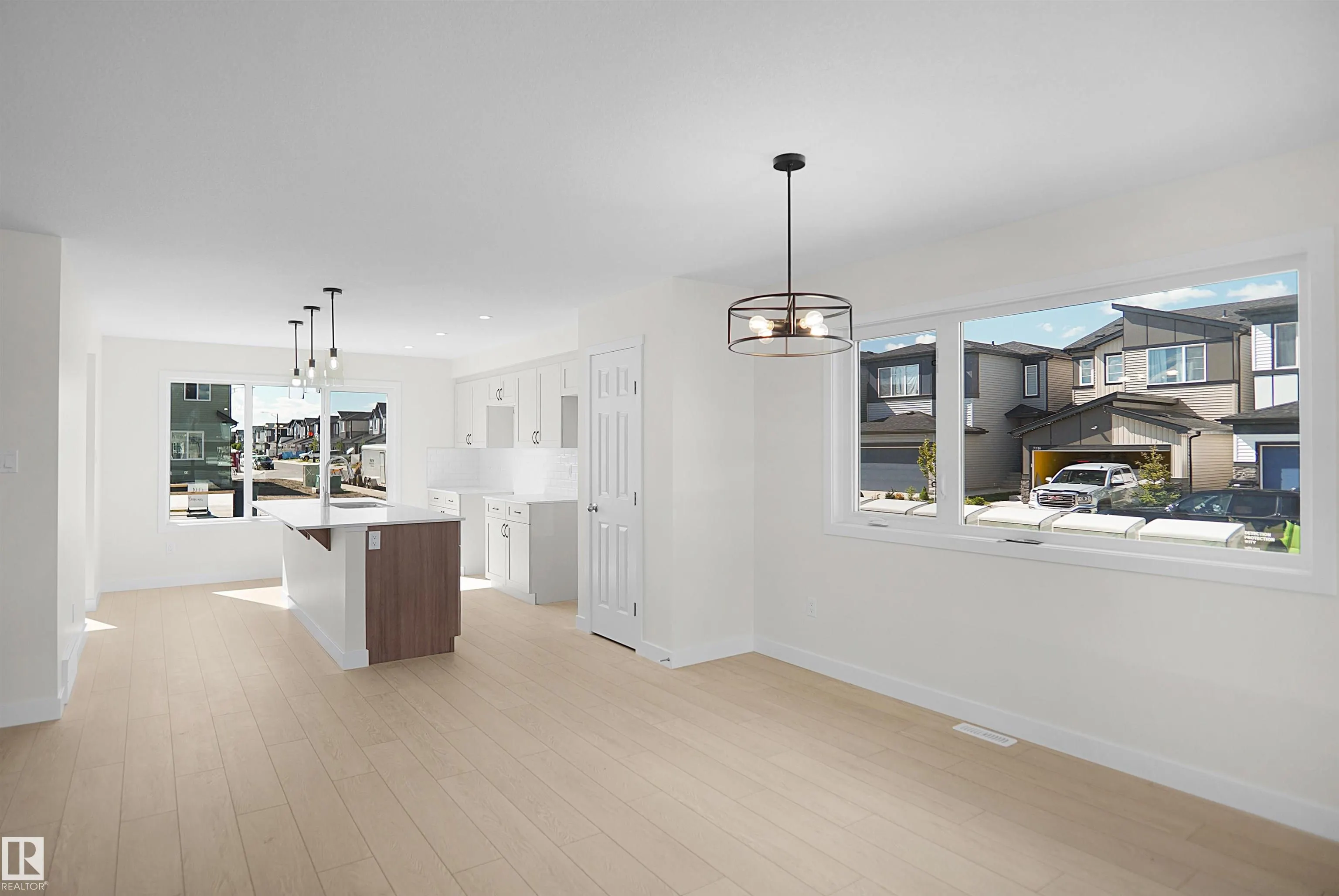 1004 14 Avenue