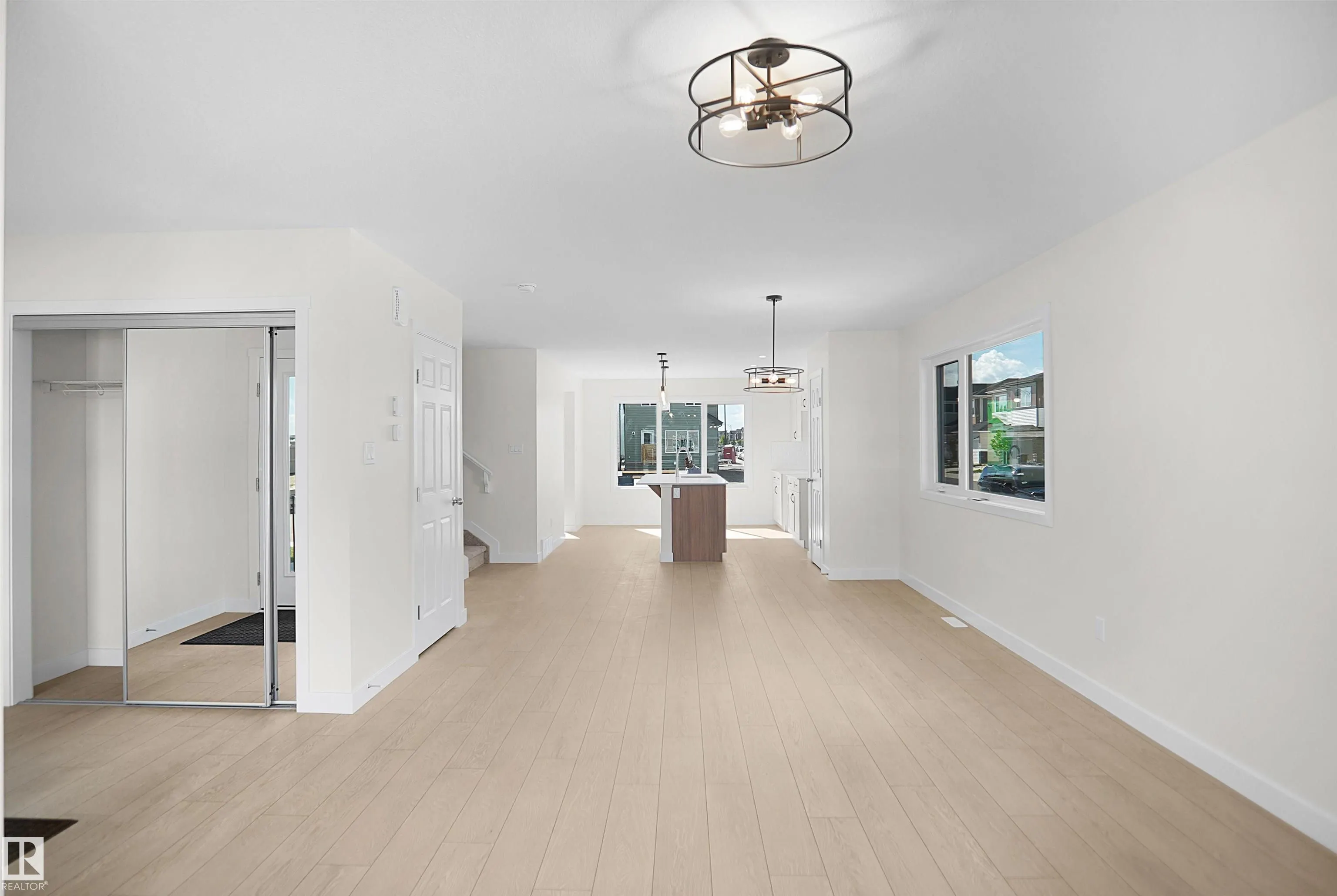1004 14 Avenue