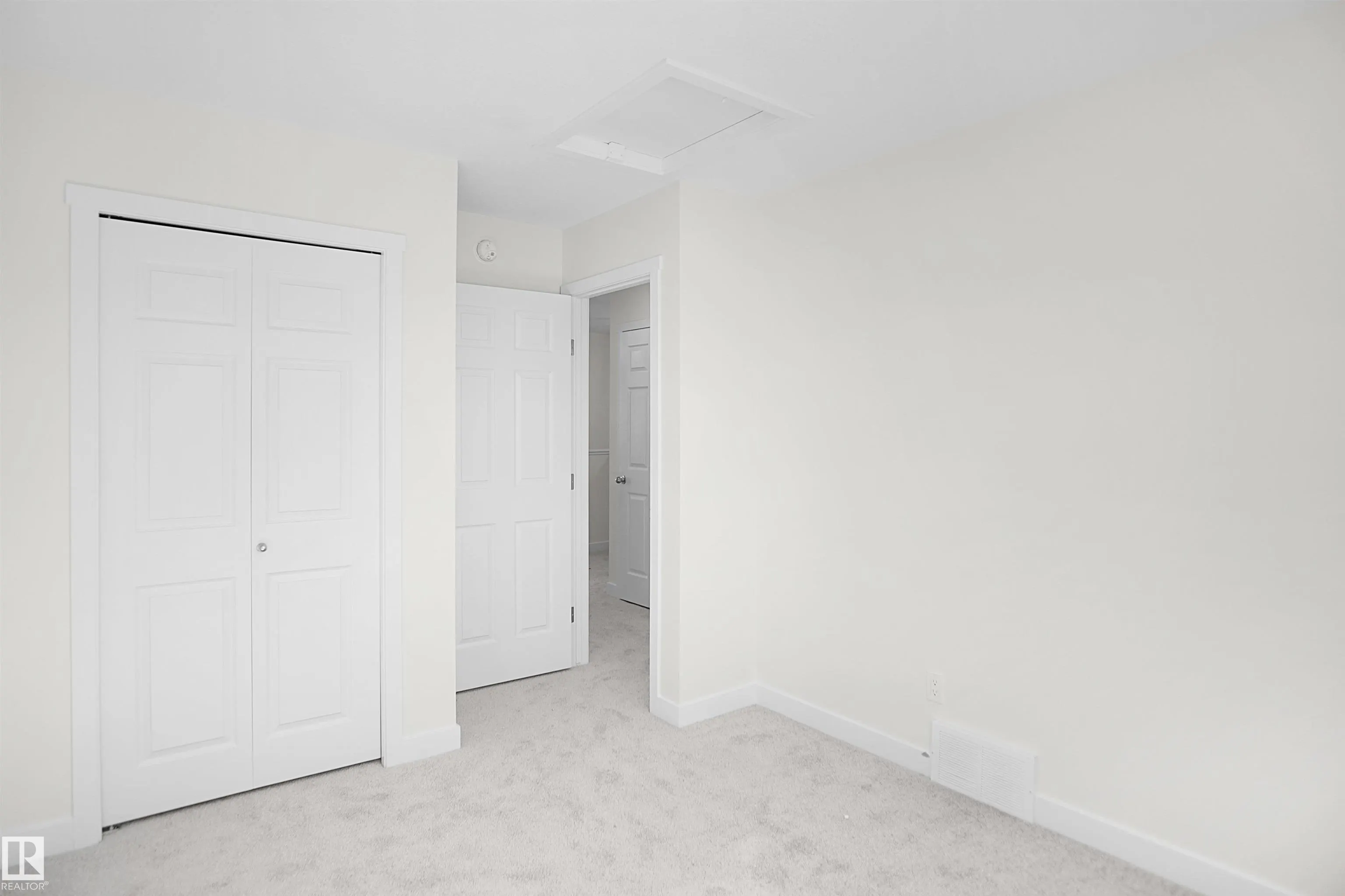 1004 14 Avenue