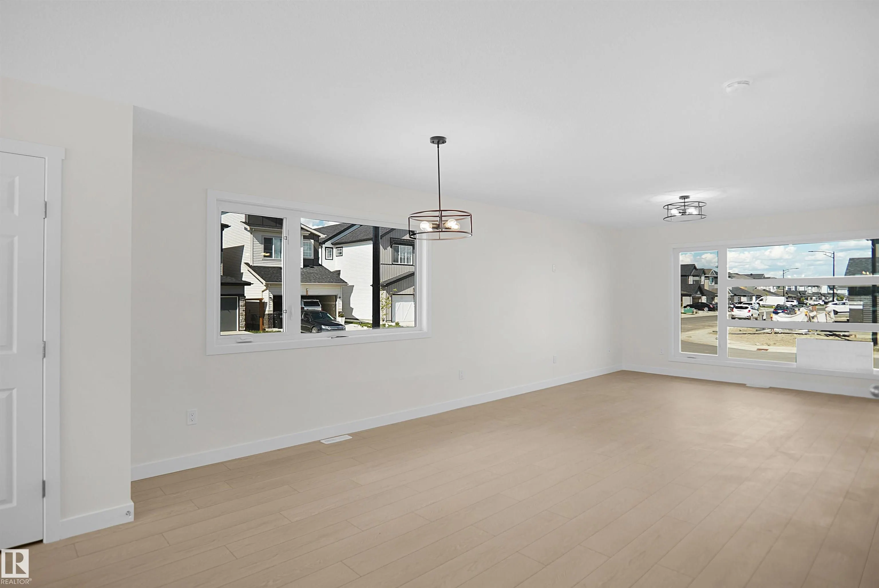 1004 14 Avenue