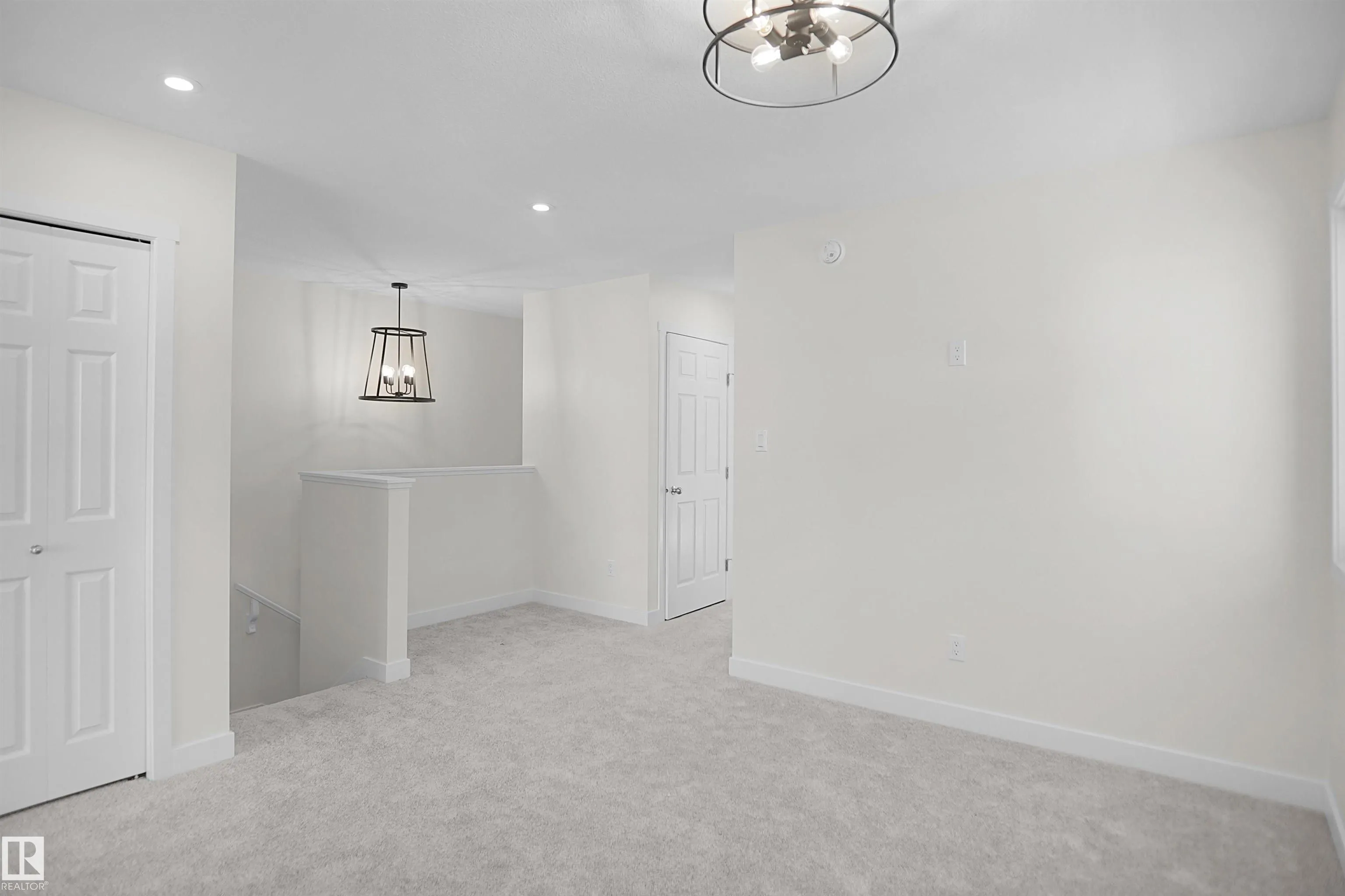 1004 14 Avenue