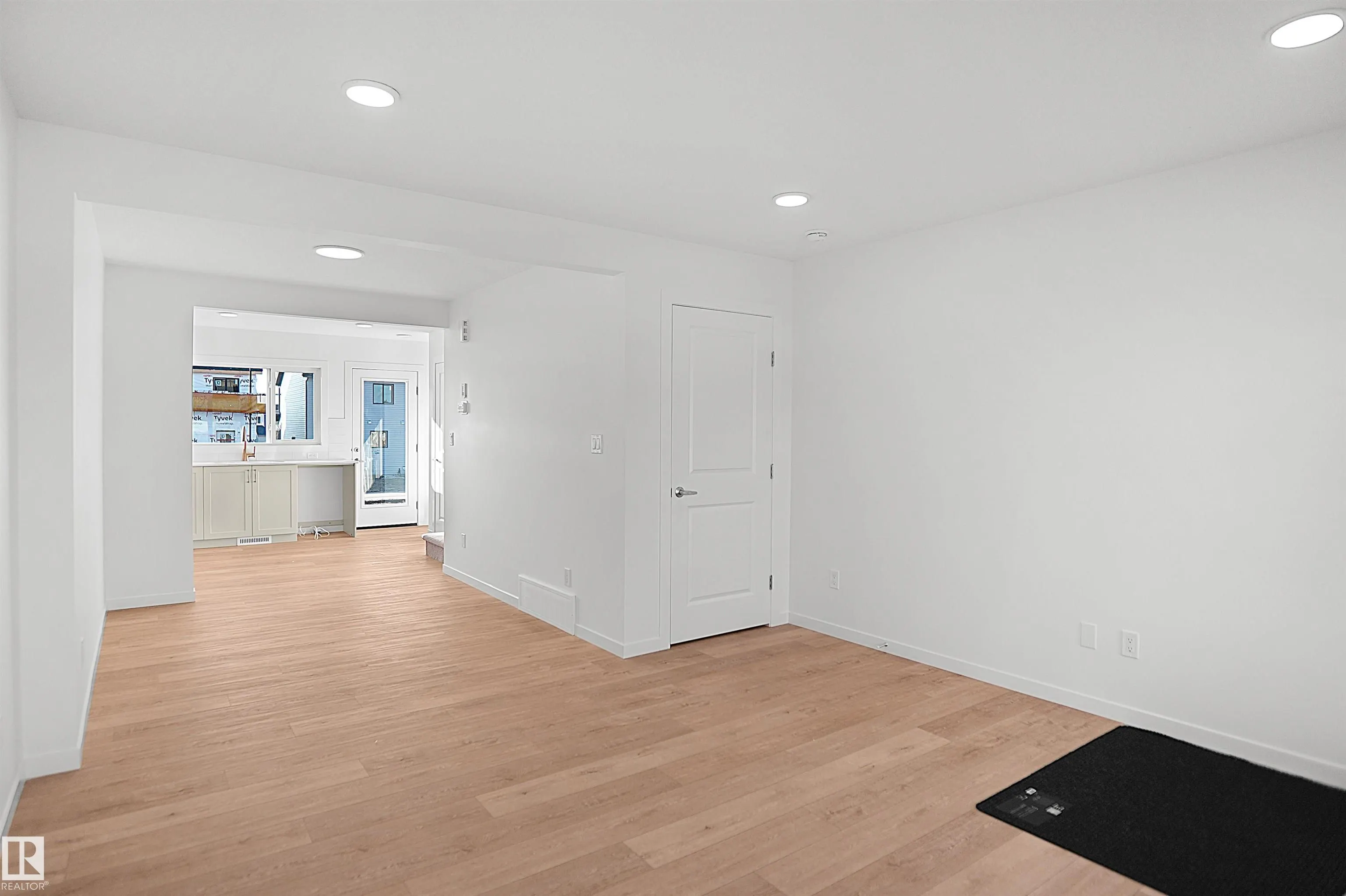 1316 9 Street