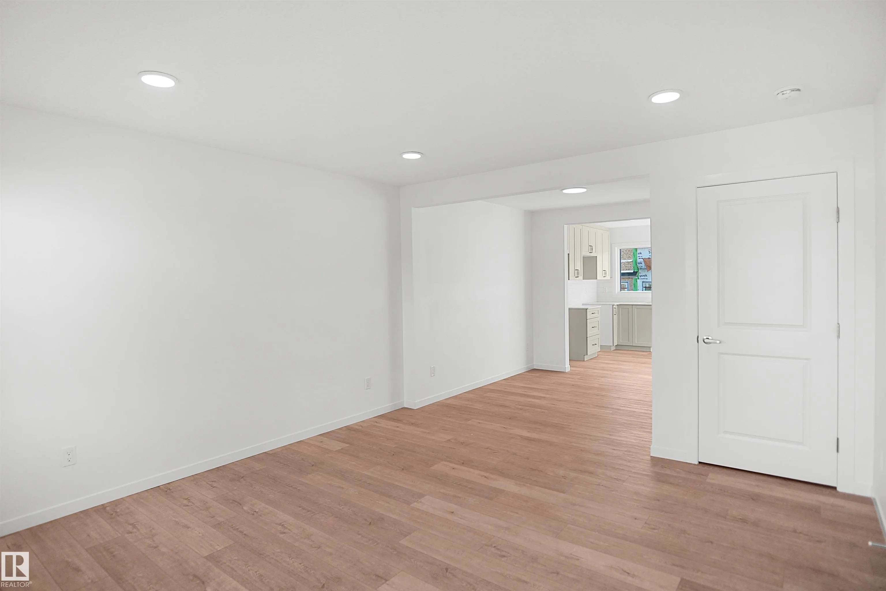 1316 9 Street