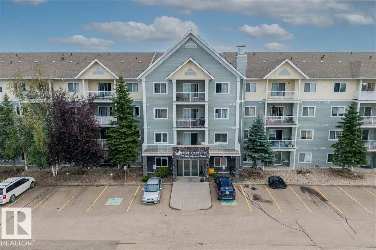 70 WOODSMERE Close