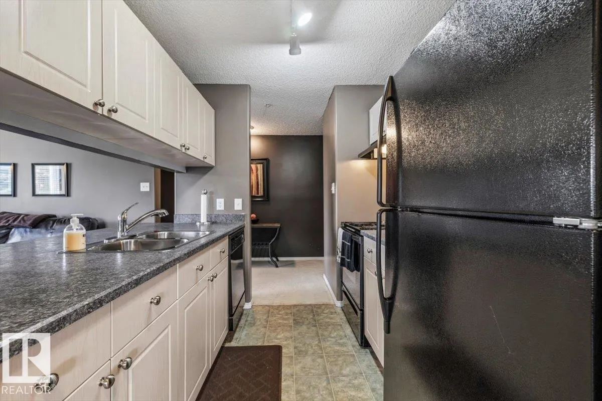 70 WOODSMERE Close
