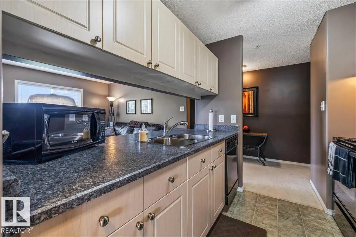 70 WOODSMERE Close
