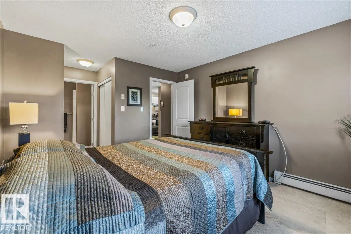 70 WOODSMERE Close