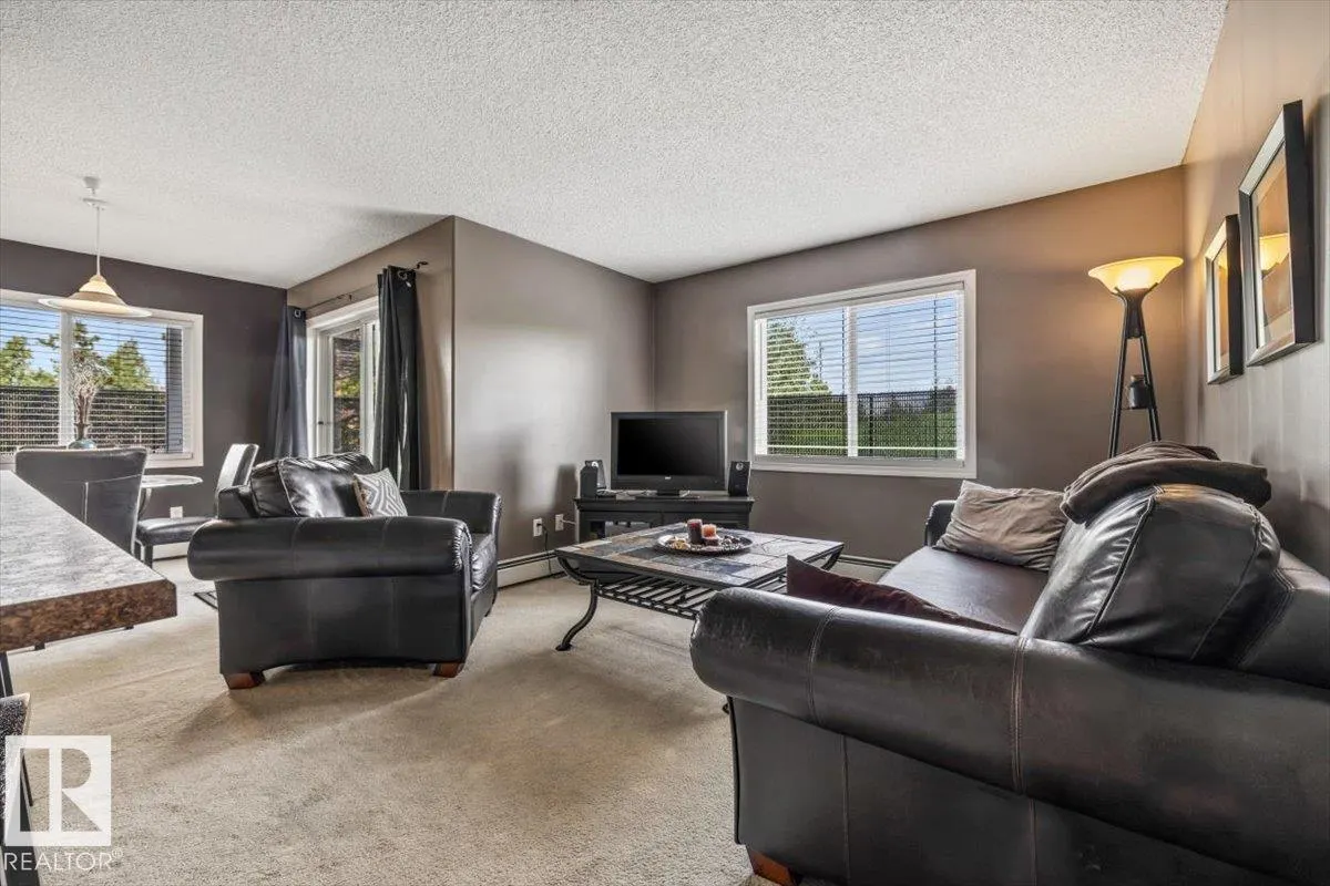 70 WOODSMERE Close